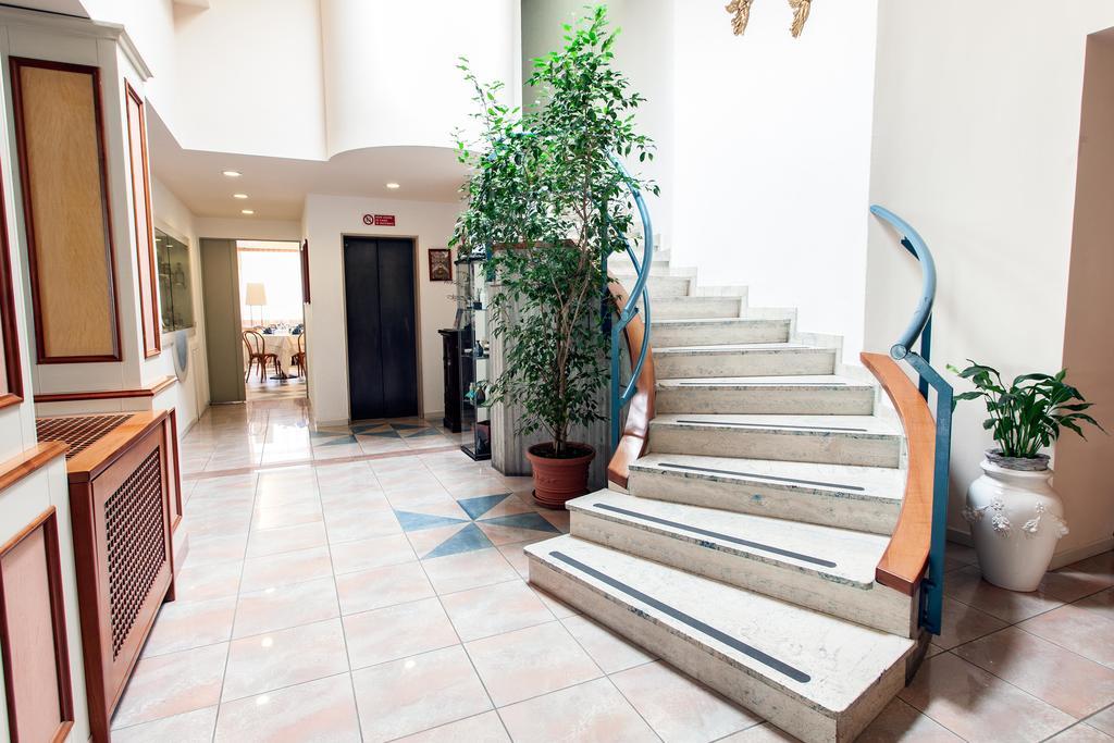Hotel Los Angeles أسيسي المظهر الخارجي الصورة