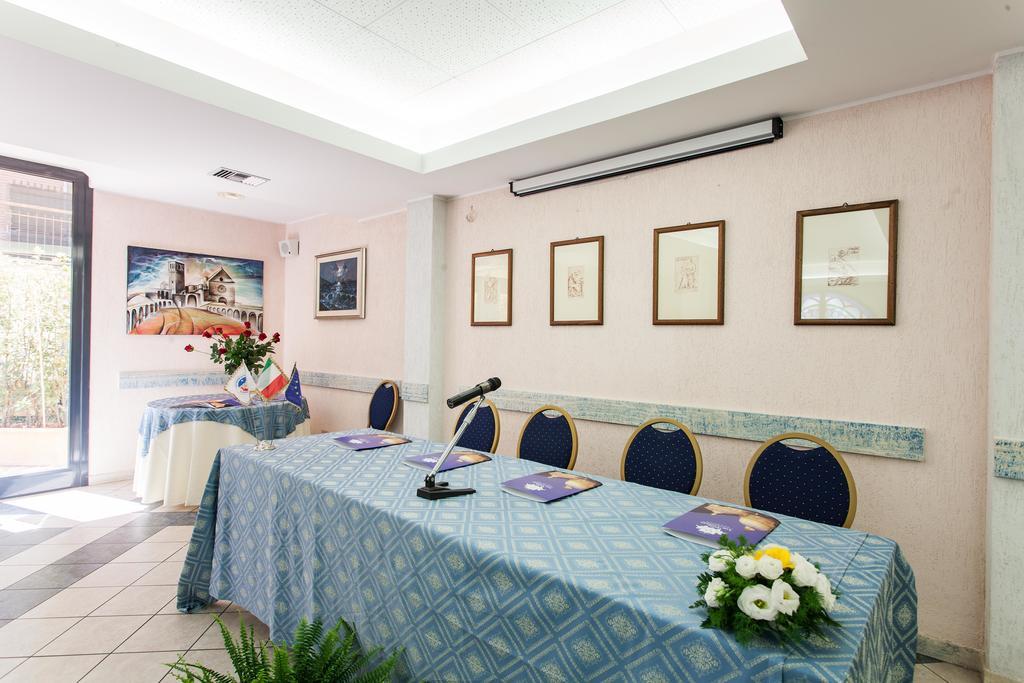 Hotel Los Angeles أسيسي المظهر الخارجي الصورة