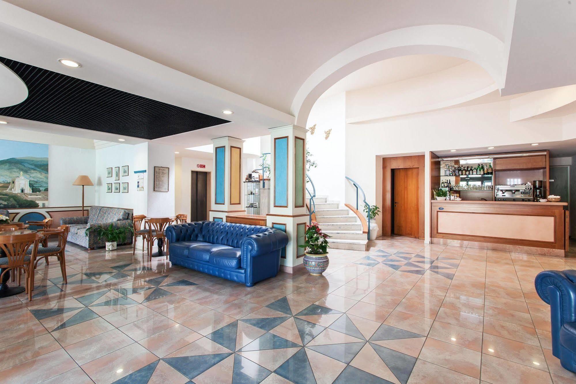 Hotel Los Angeles أسيسي المظهر الخارجي الصورة