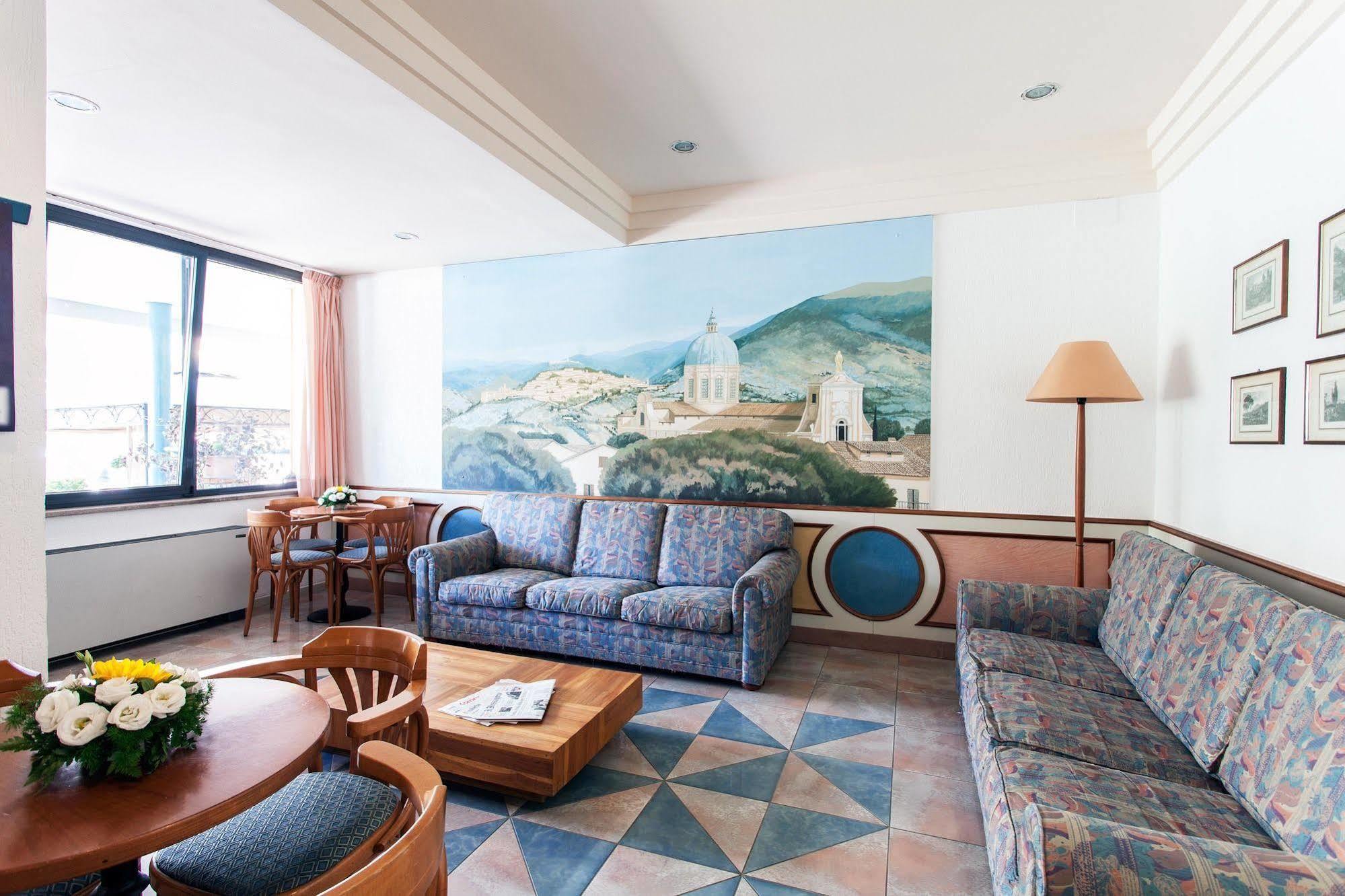 Hotel Los Angeles أسيسي المظهر الخارجي الصورة